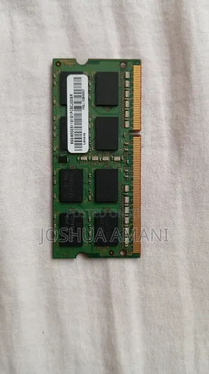 Selling a Samsung 8GB Laptop RAM Module.