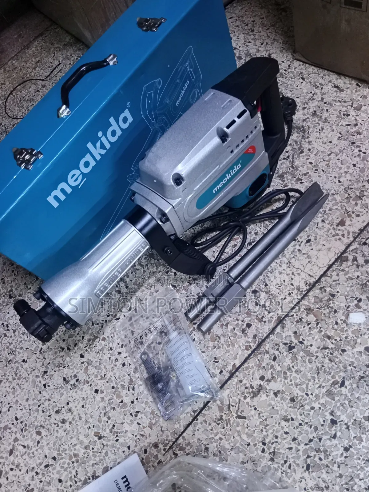 Meakida 2200W Heavy-Duty Demolition Hammer