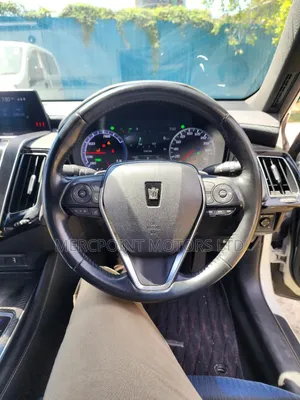 Toyota Crown 2019 White