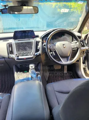Toyota Crown 2019 White