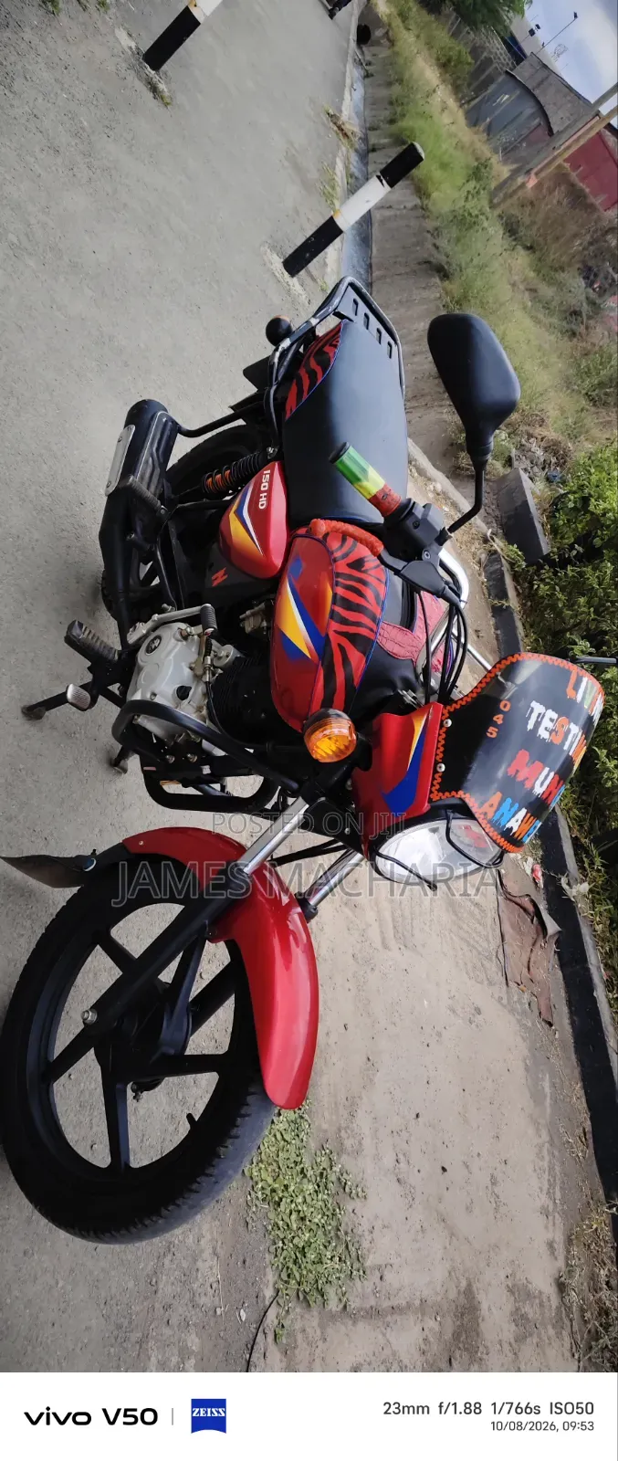 Bajaj Boxer 150 UG 2025 Red
