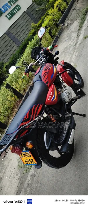 Bajaj Boxer 150 UG 2025 Red