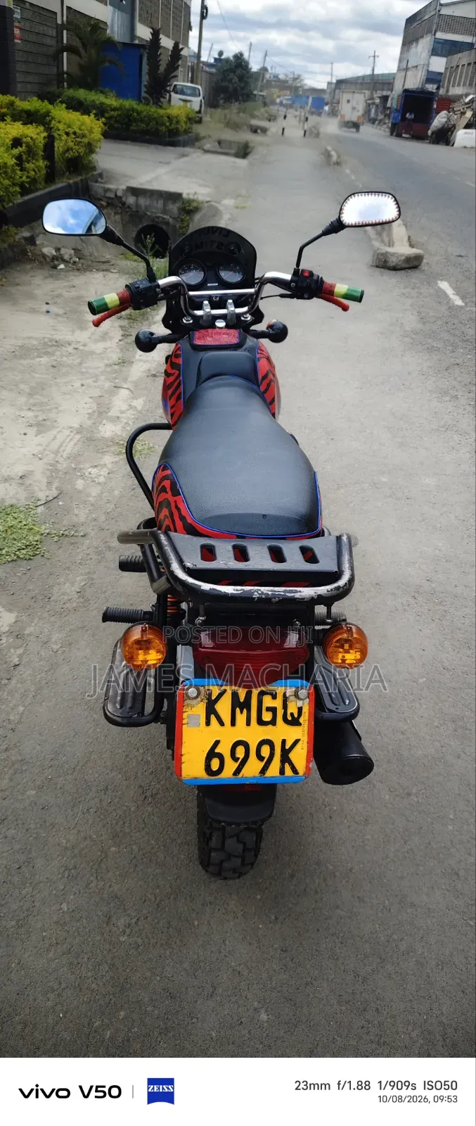 Bajaj Boxer 150 UG 2025 Red