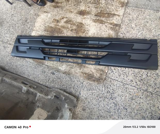 Isuzu Grille