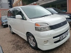 Toyota Voxy X 2WD 8-Seater 2001 White