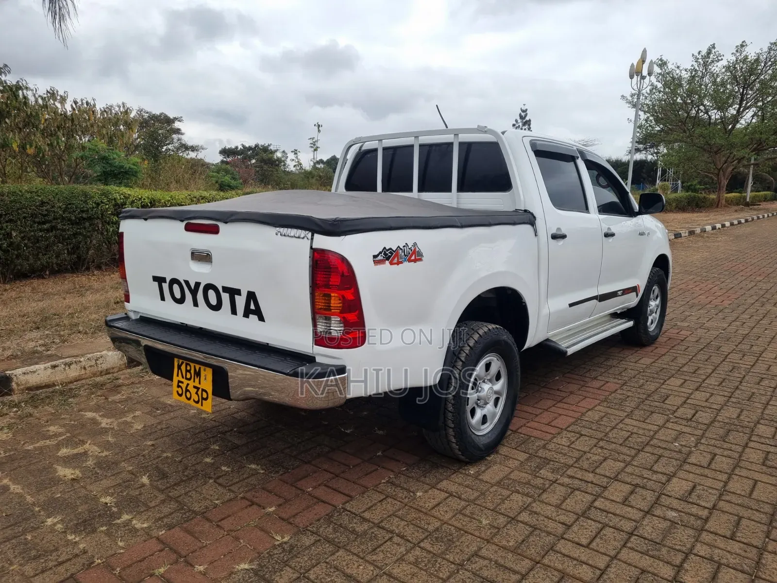 Toyota Hilux 2010 White