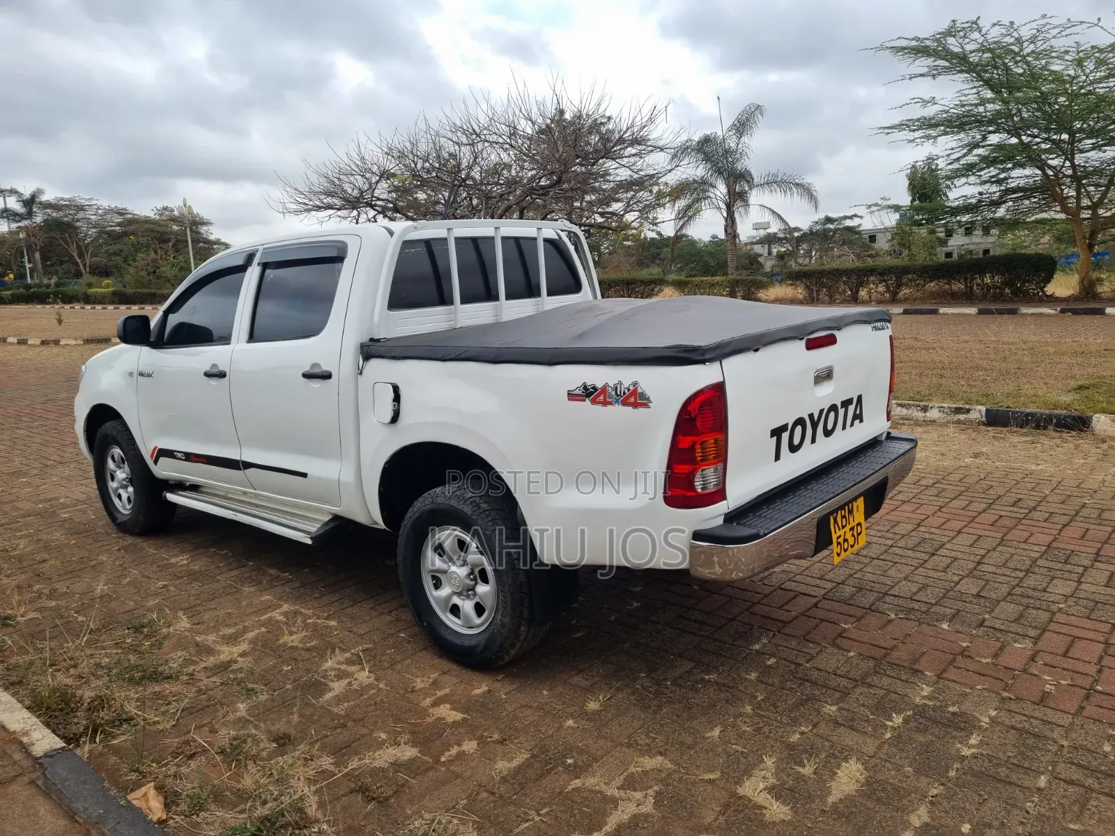 Toyota Hilux 2010 White