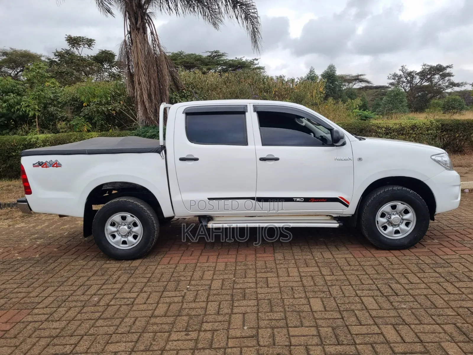 Toyota Hilux 2010 White