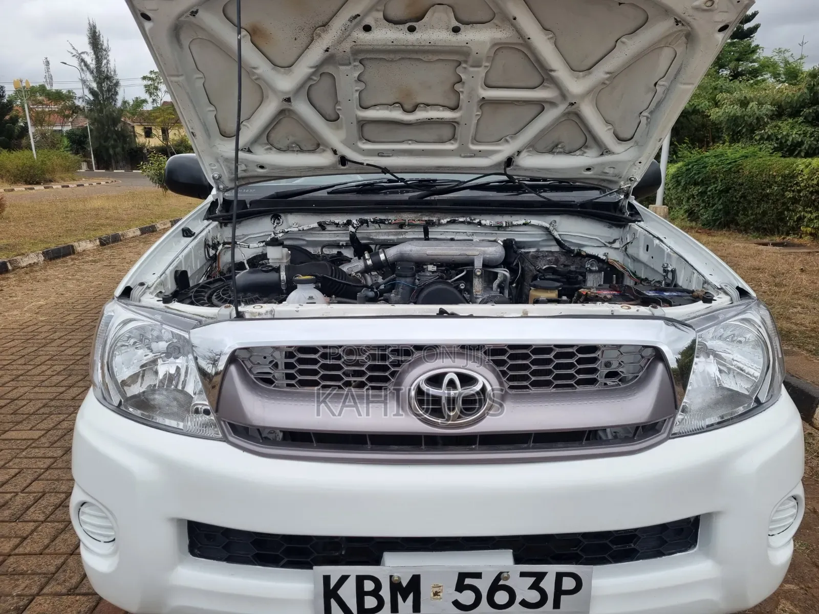 Toyota Hilux 2010 White
