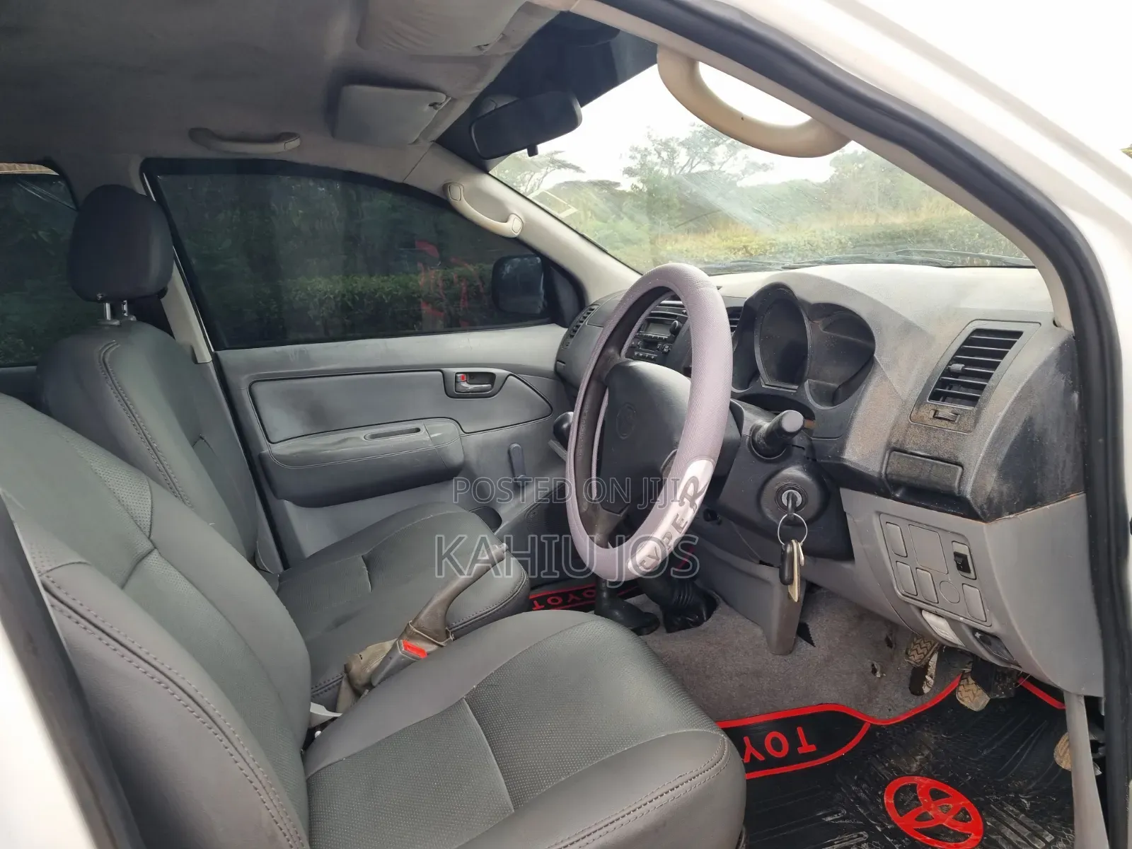 Toyota Hilux 2010 White