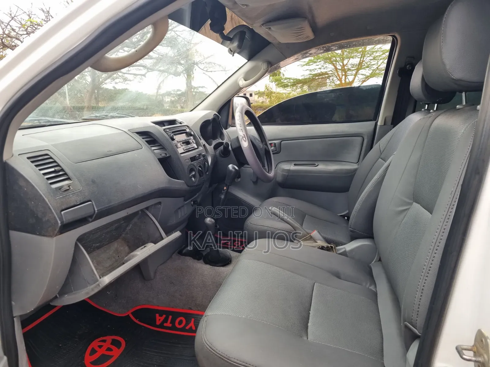 Toyota Hilux 2010 White