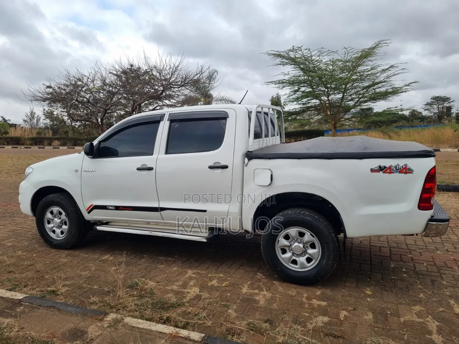 Toyota Hilux 2010 White