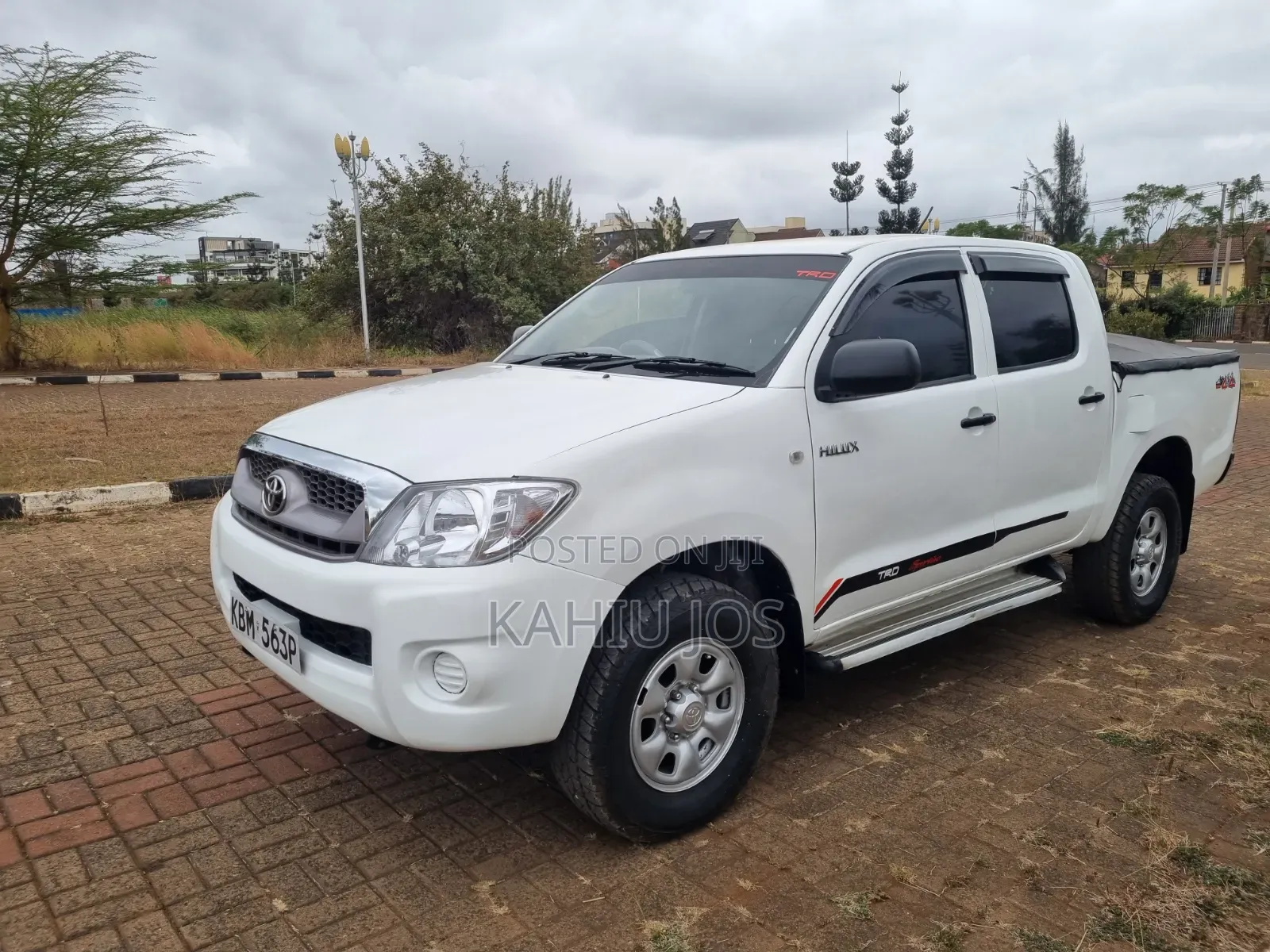 Toyota Hilux 2010 White