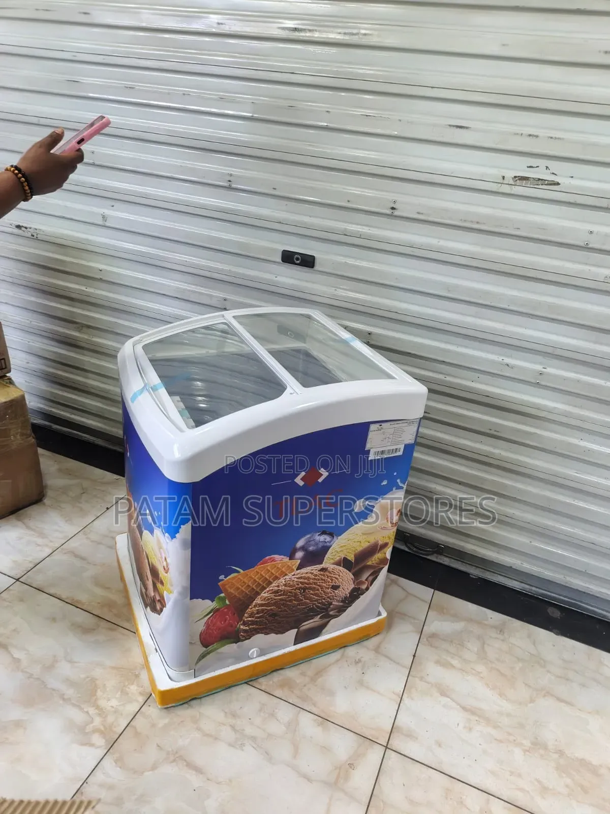 TLAC Showcase Ice Cream Freezer 156ltrs
