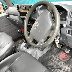 Toyota Land Cruiser 2016 White