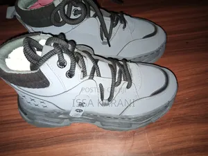 Unisex Sneakers Size '42'