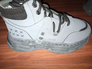 Unisex Sneakers Size '42'