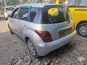 Toyota IST 2006 Silver
