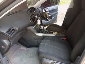 Peugeot 308 2016 Green