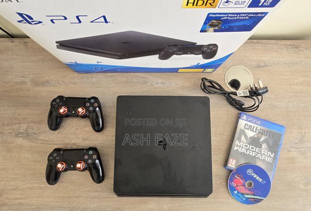 Sony PlayStation 4 Slim (1TB)