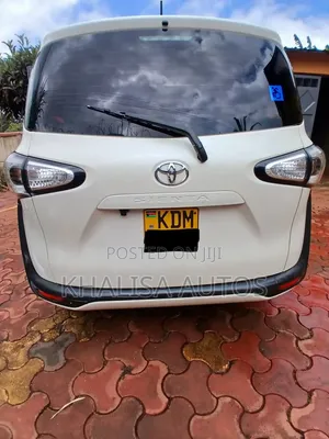Toyota Sienta 2017 White