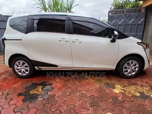 Toyota Sienta 2017 White