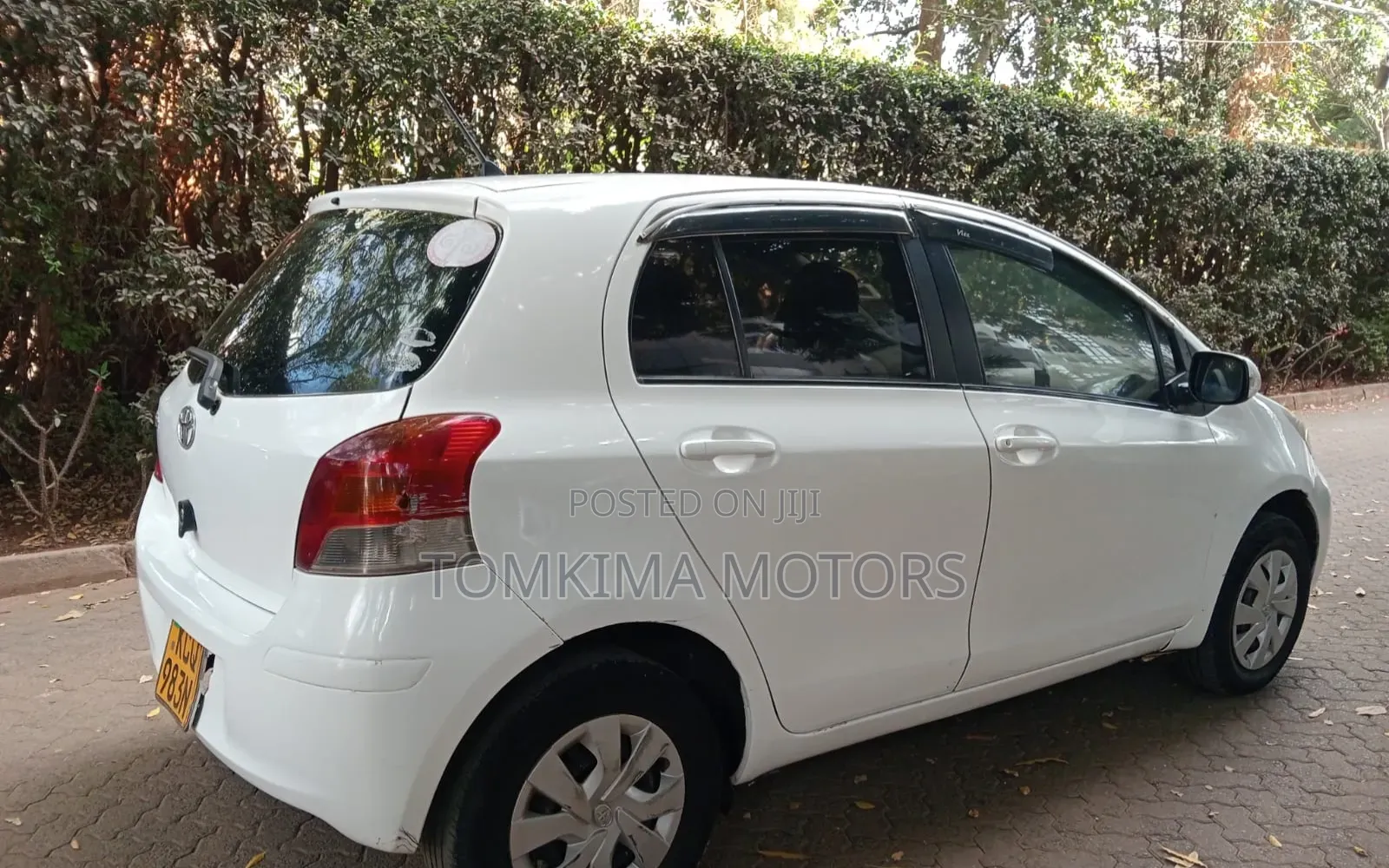 Toyota Vitz 2011 White