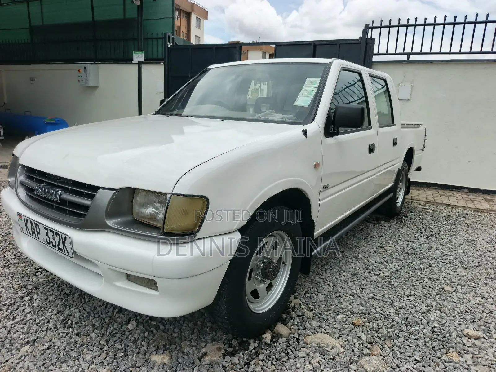 Isuzu Tougher 2001 White