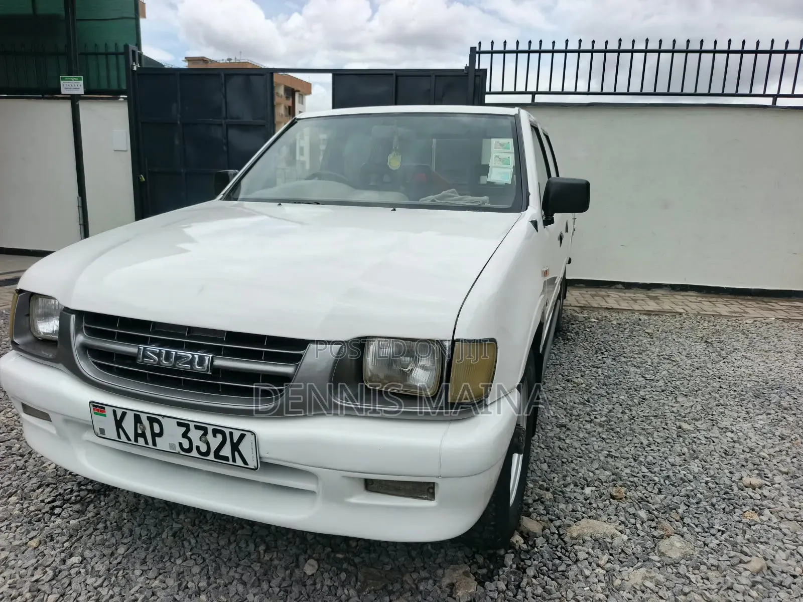 Isuzu Tougher 2001 White