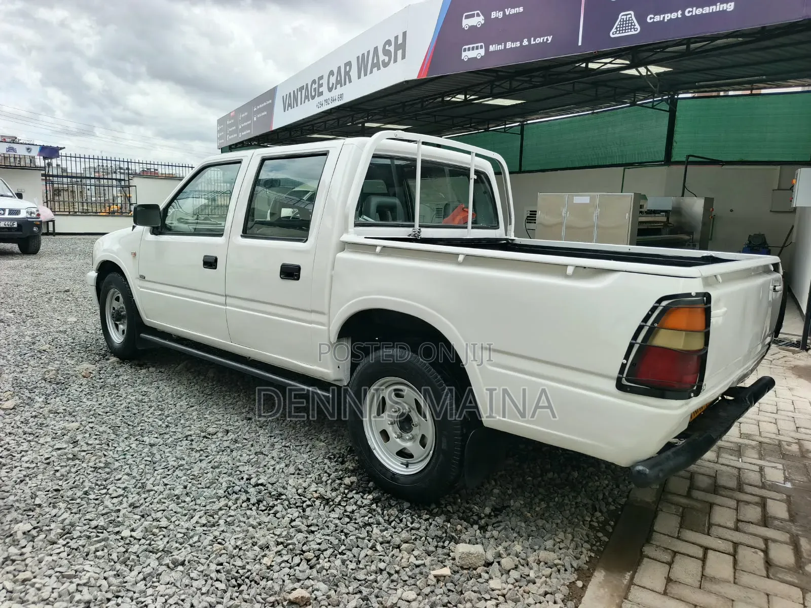 Isuzu Tougher 2001 White