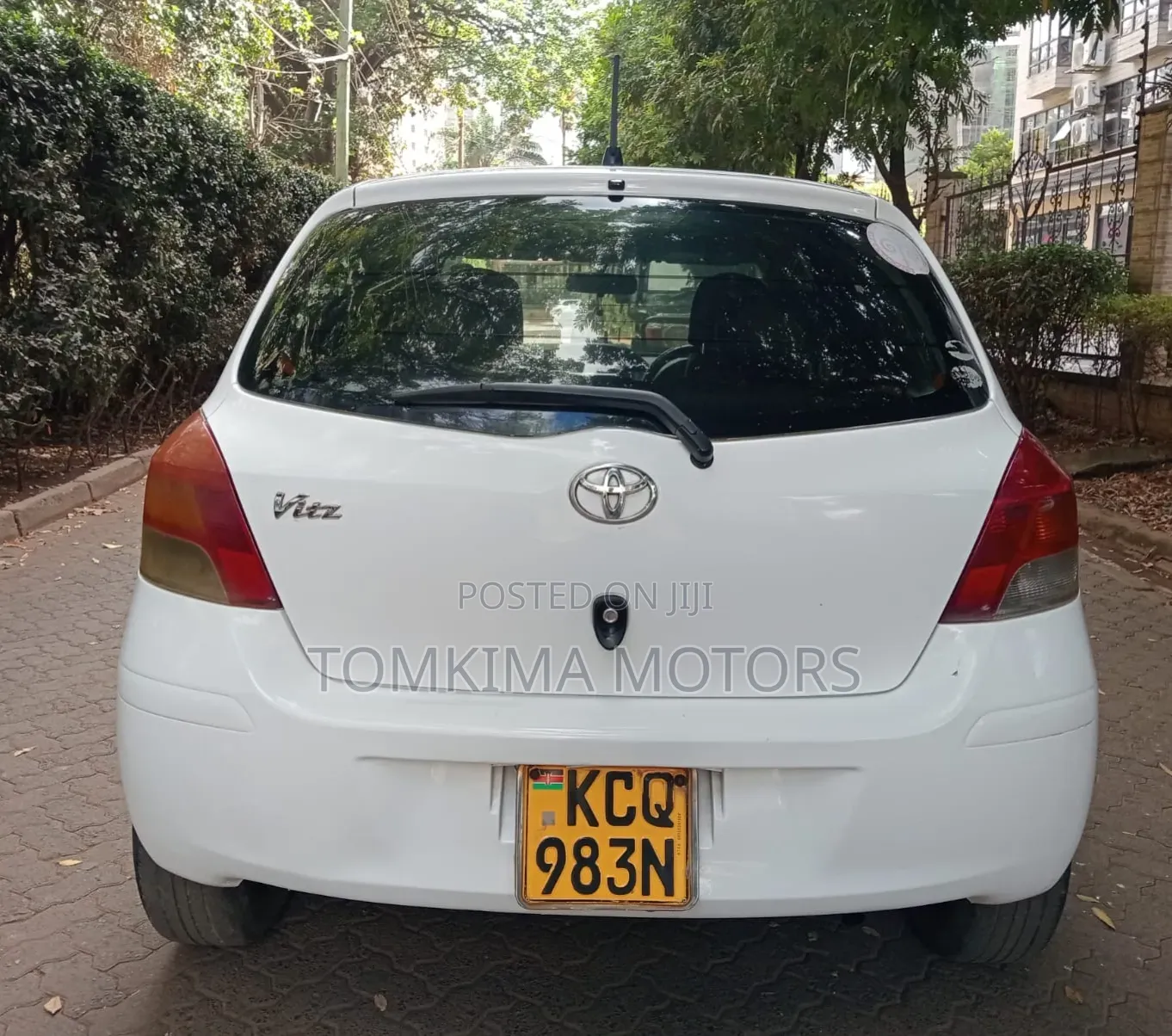 Toyota Vitz 2011 White