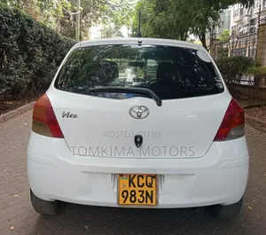 Toyota Vitz 2011 White