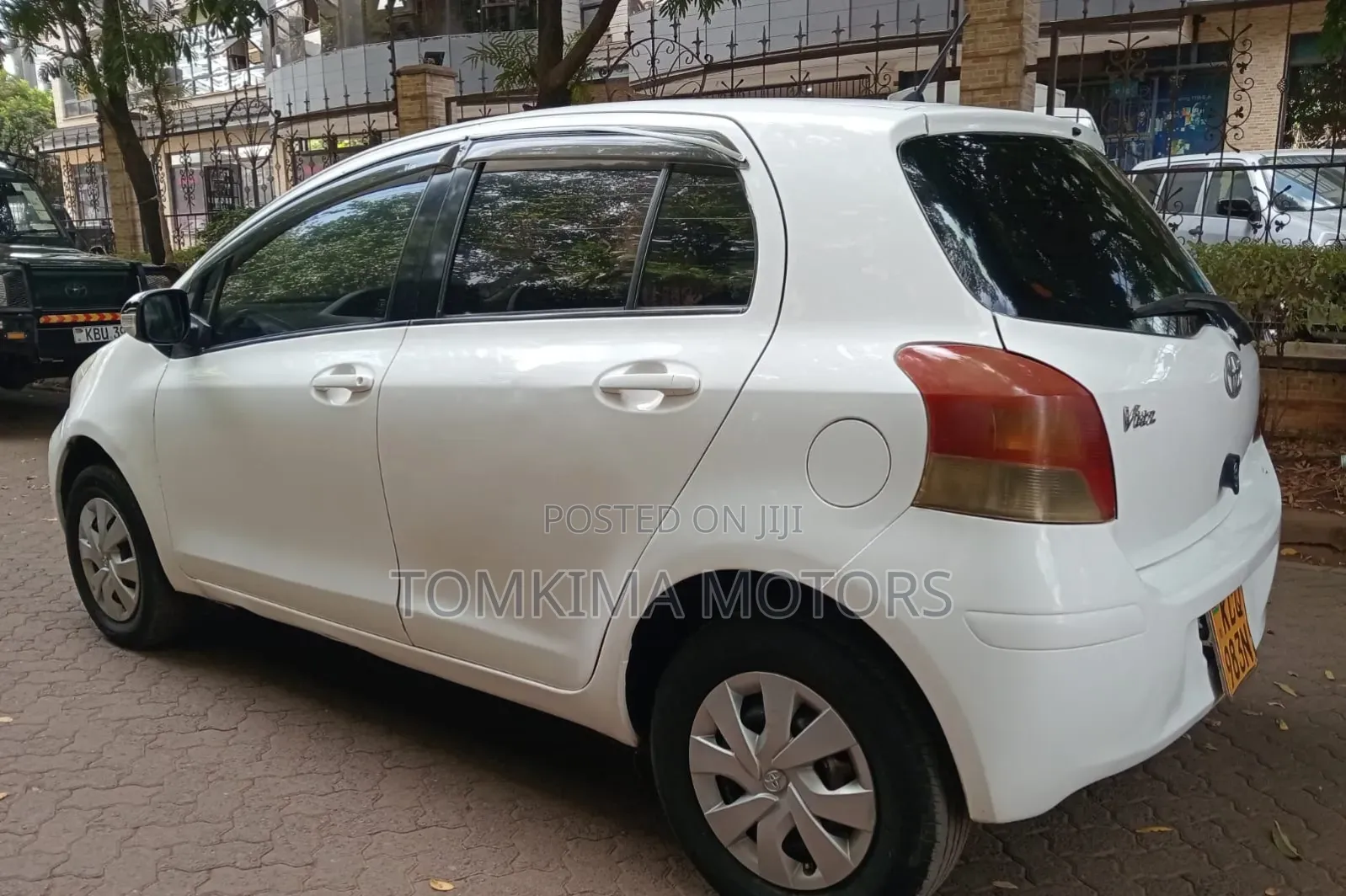 Toyota Vitz 2011 White