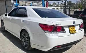 Toyota Crown 2017 White