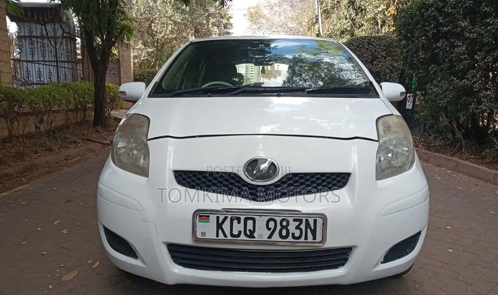 Toyota Vitz 2011 White