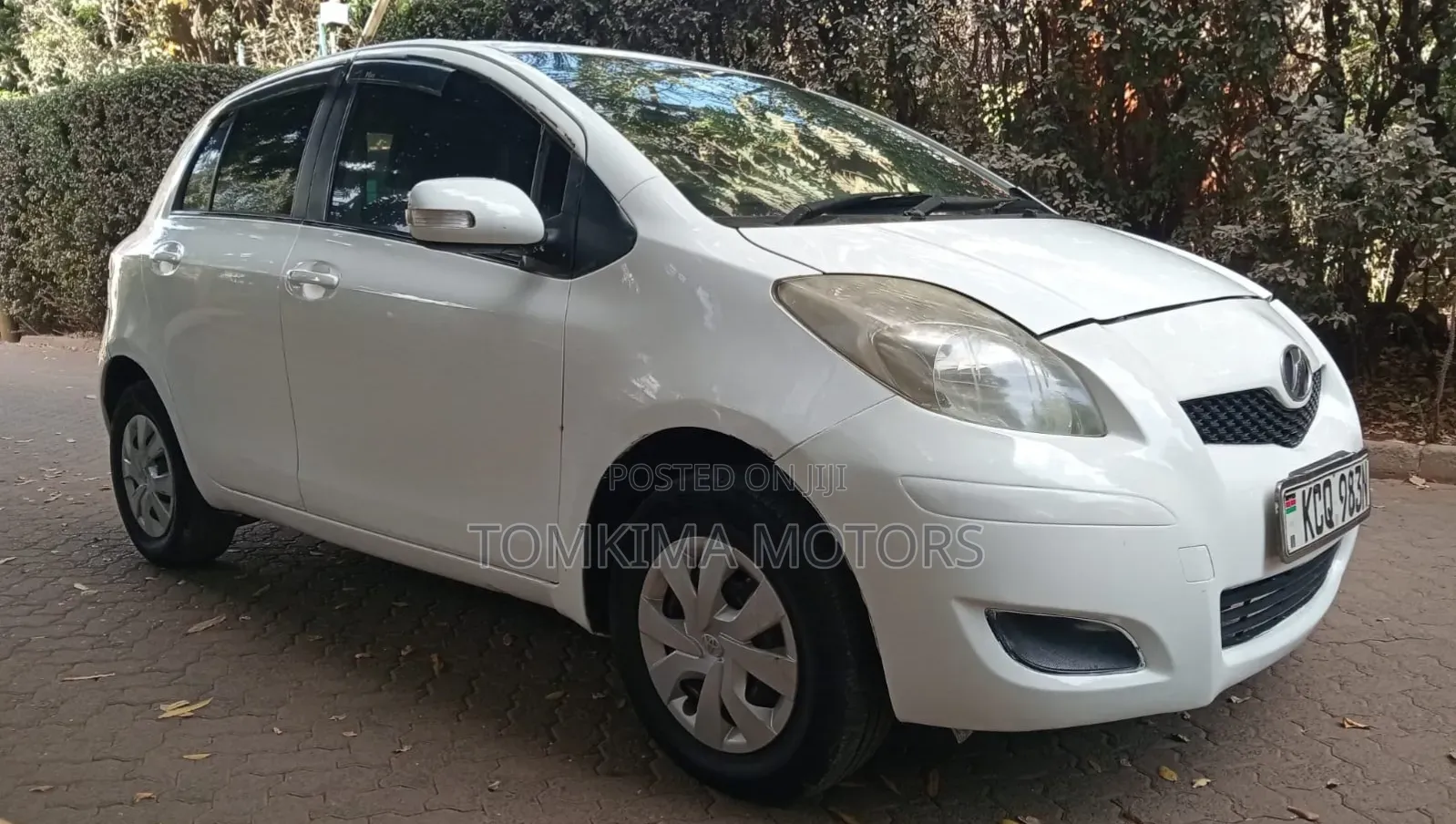 Toyota Vitz 2011 White