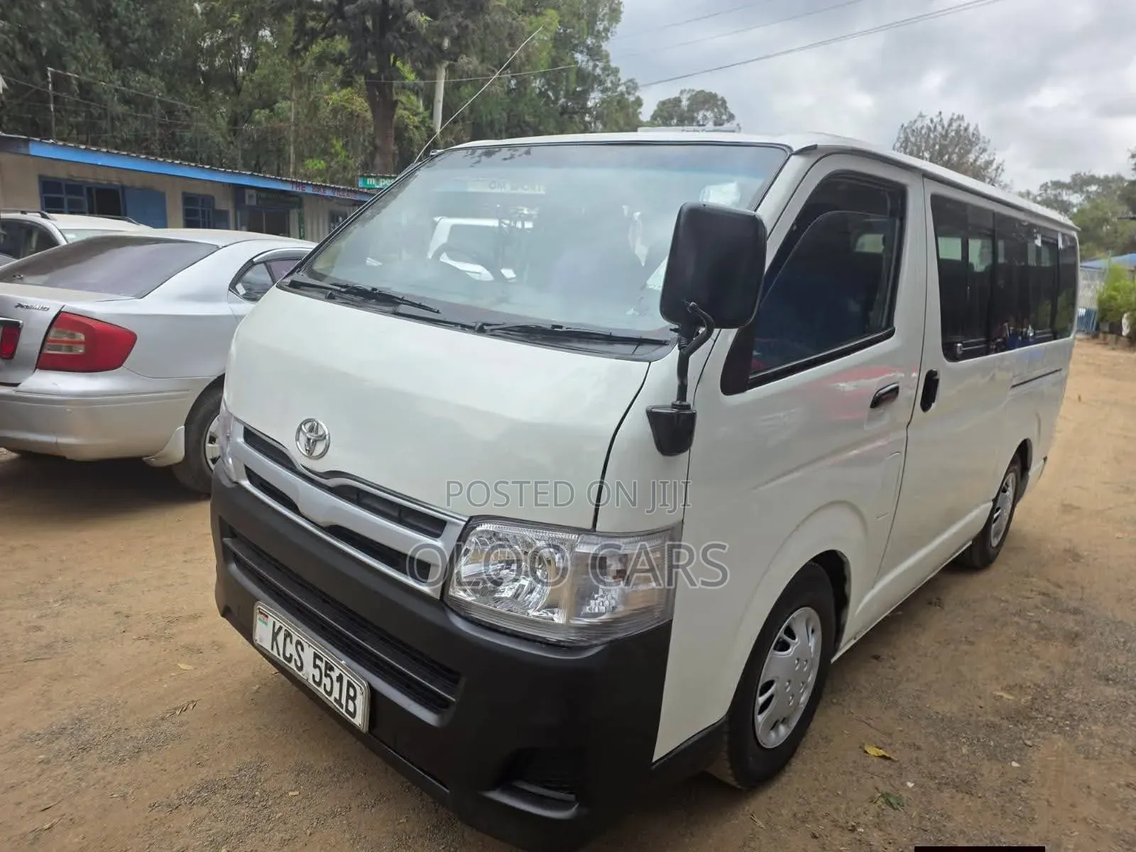Toyota HiAce 2011 White