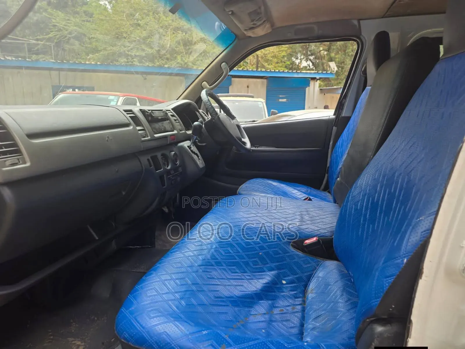 Toyota HiAce 2011 White