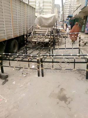 4 X 6 Metallic Queens Bed. High Quality Designed