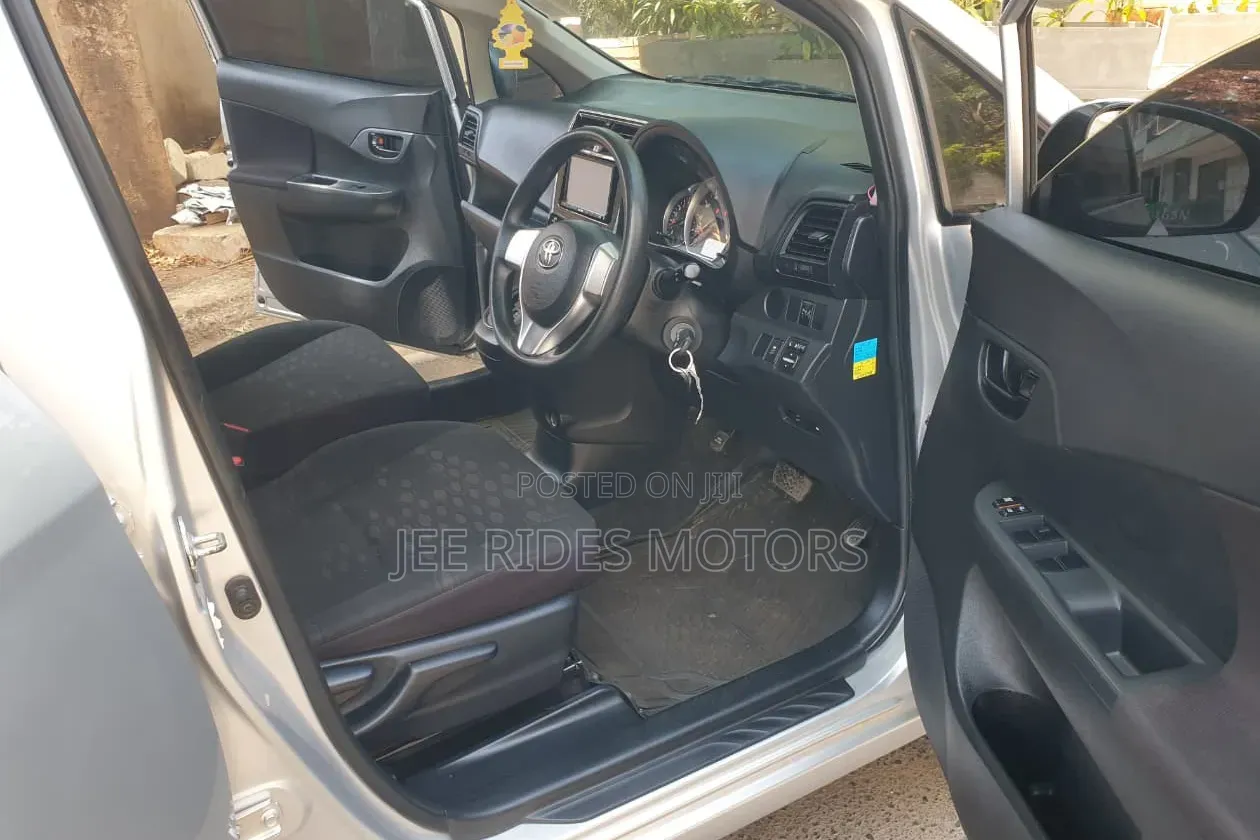 Toyota Ractis 2016 Gray