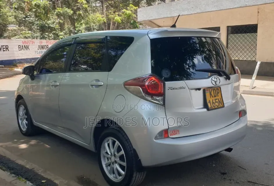 Toyota Ractis 2016 Gray
