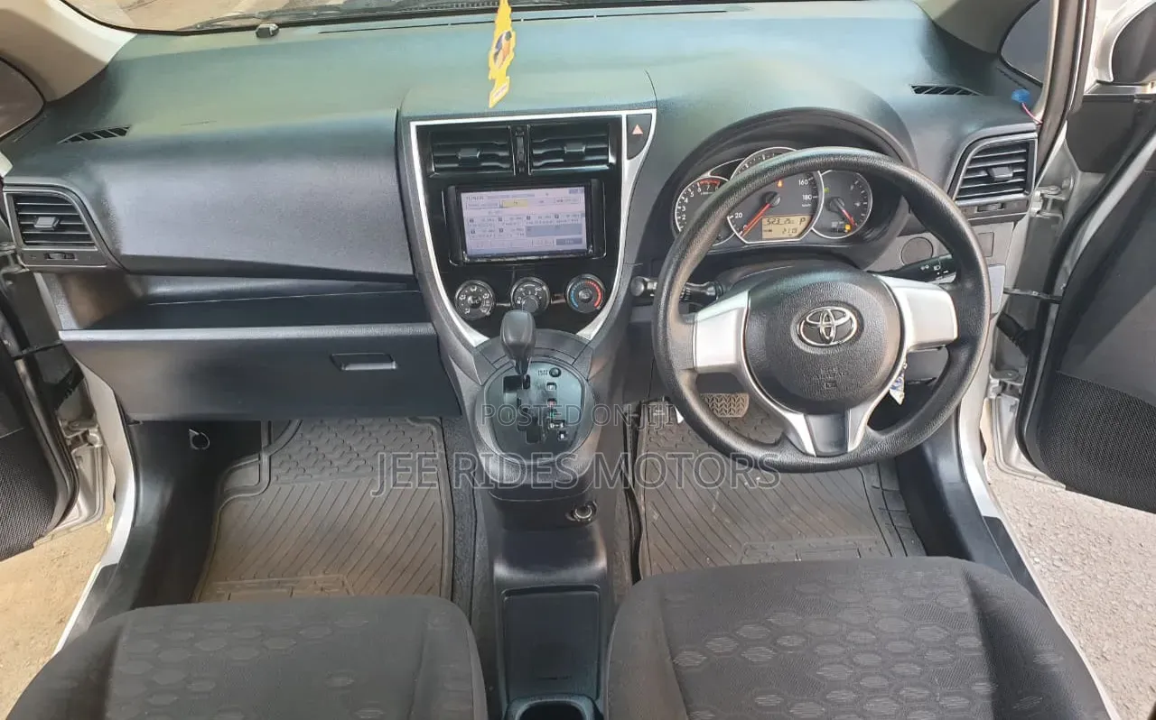 Toyota Ractis 2016 Gray
