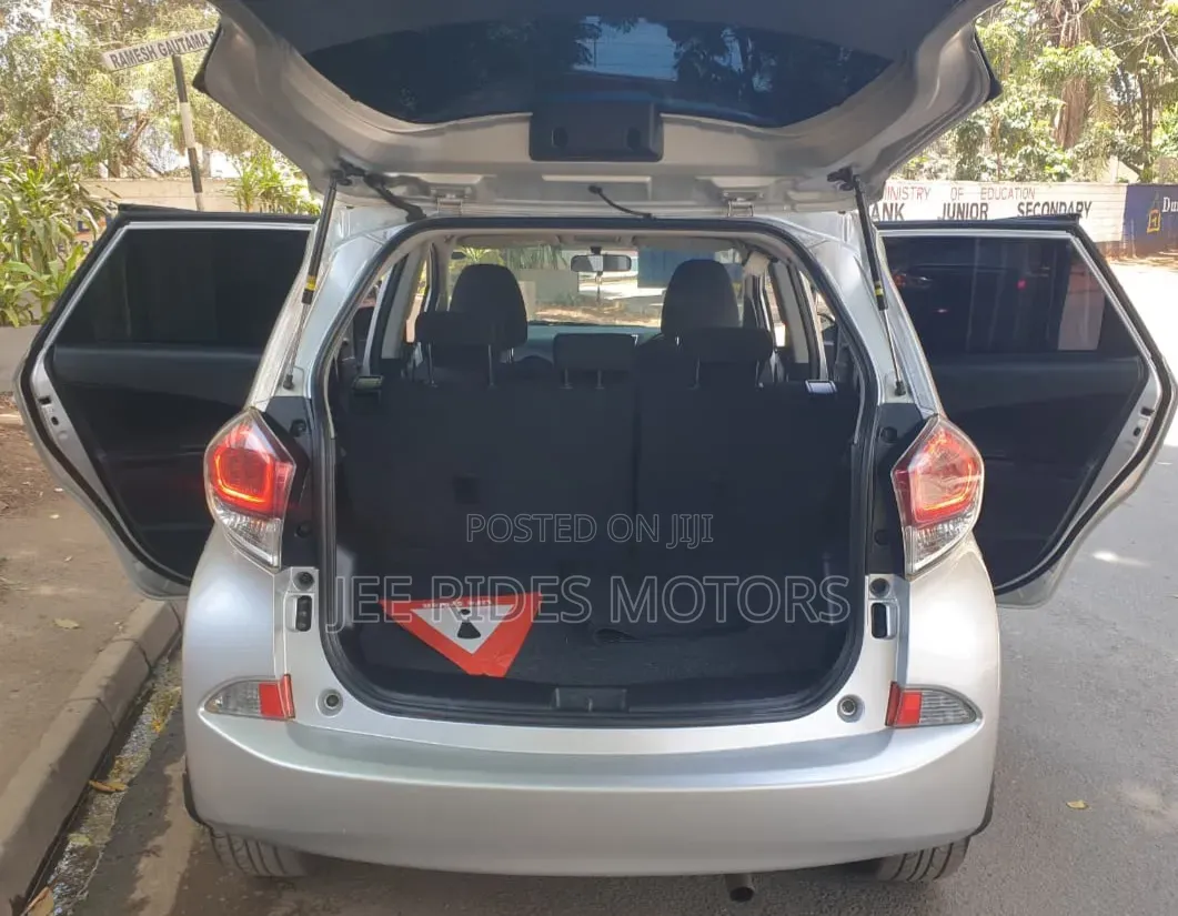 Toyota Ractis 2016 Gray