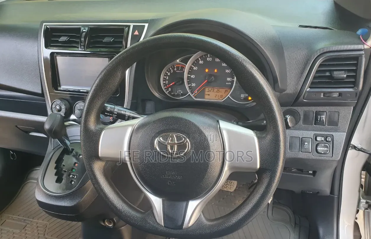 Toyota Ractis 2016 Gray