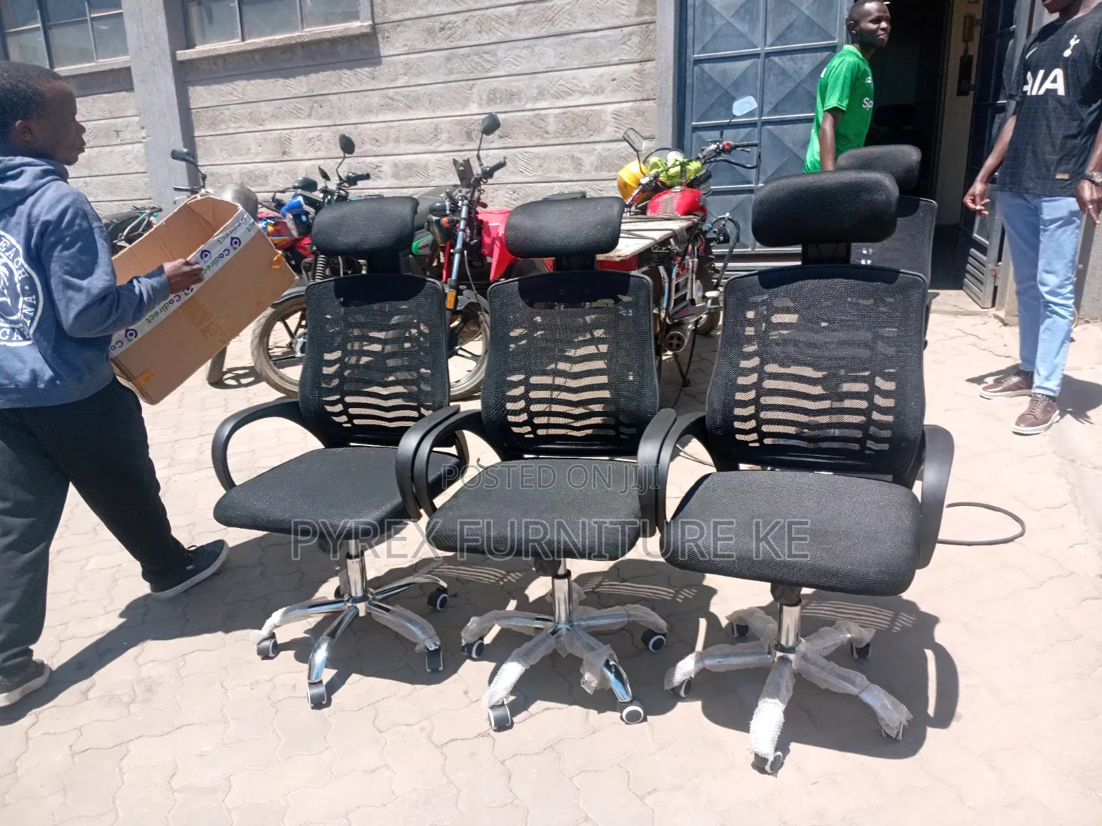 Managerial Mesh Chair With Adjustable Headrest