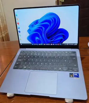 New Laptop Samsung Galaxy Book6 32GB Intel Core i7 SSD 512GB