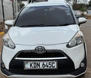 Toyota Sienta 2016 Off white