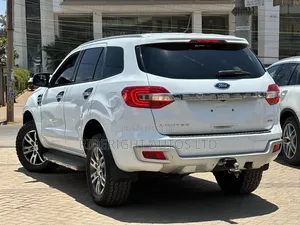Ford Everest 2019 White