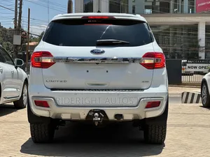 Ford Everest 2019 White