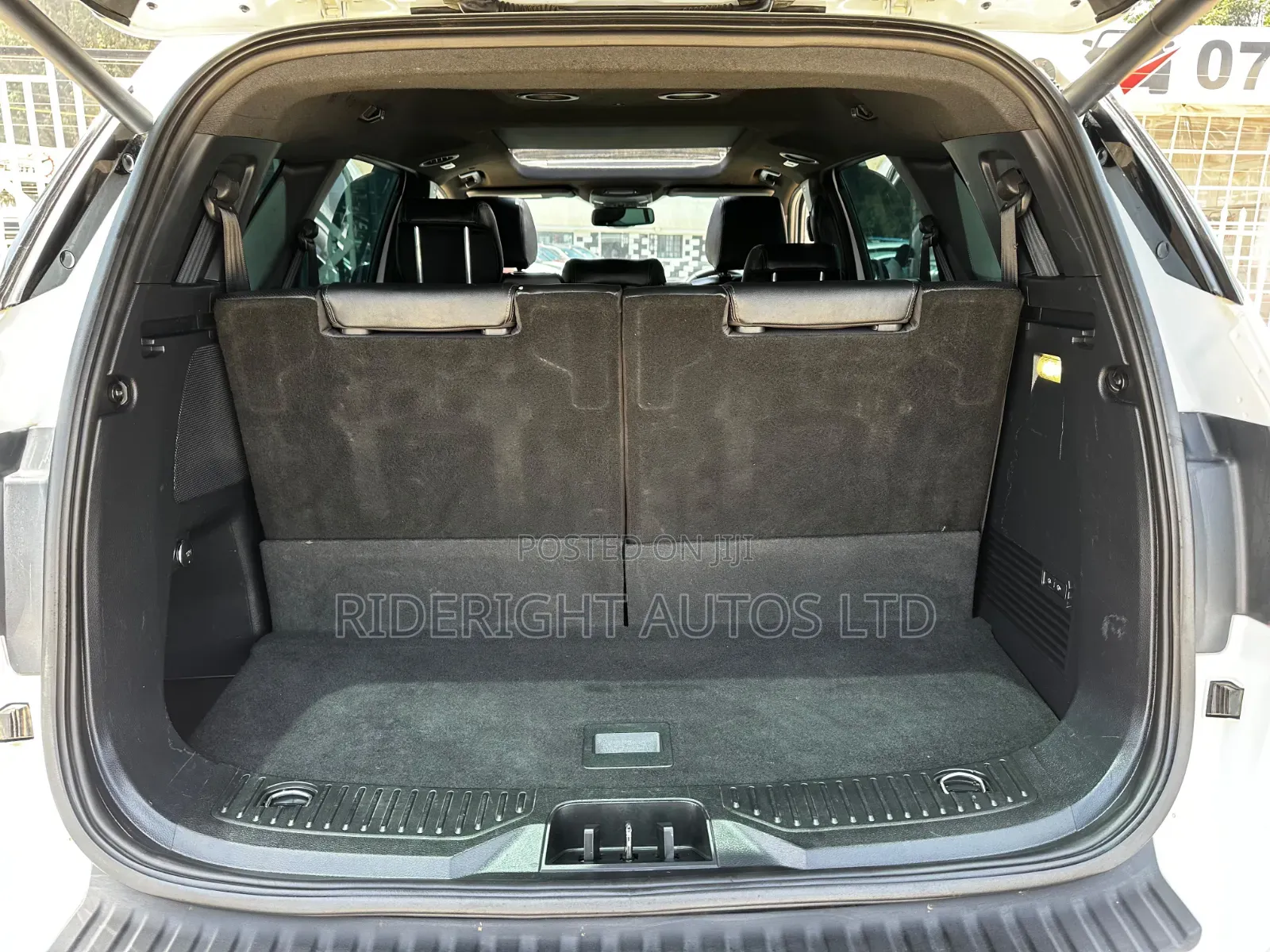 Ford Everest 2019 White